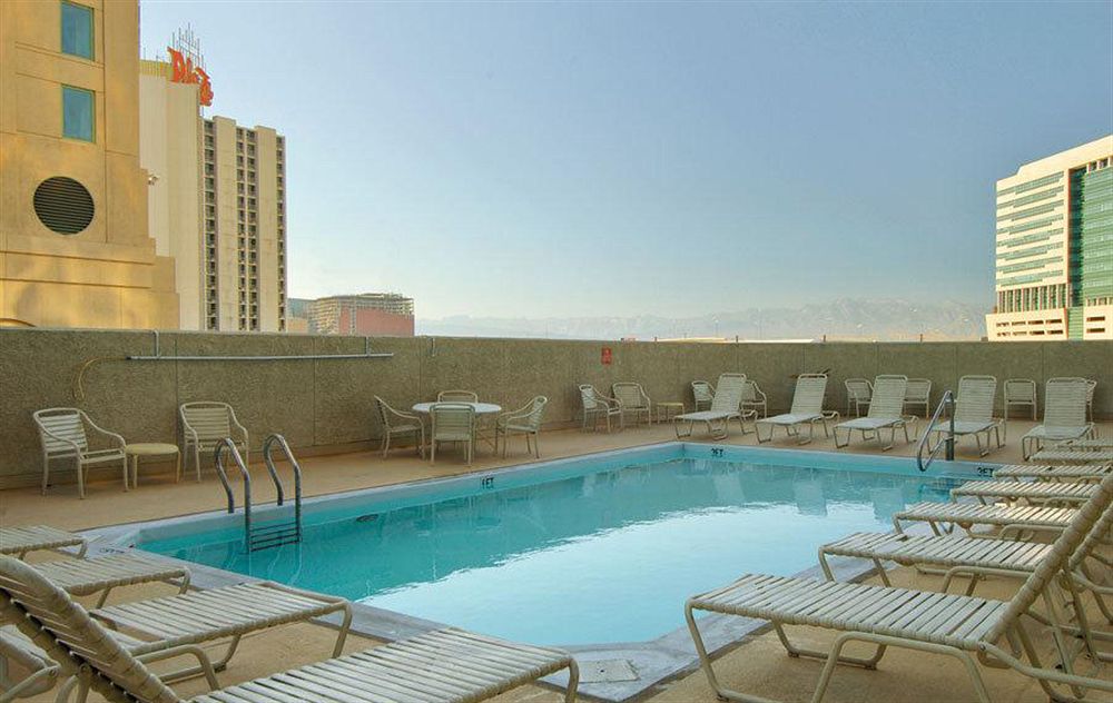 california_hotel_pool