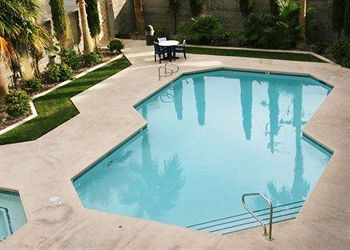 clarion_hotel_vegas_pool