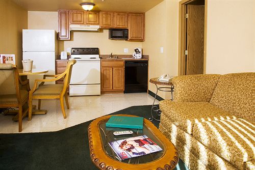 emerald_suites_south_living_room