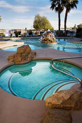 emerald_suites_south_pool
