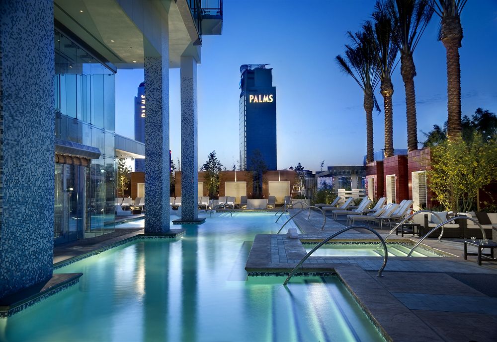 palms_place_las_vegas_pool