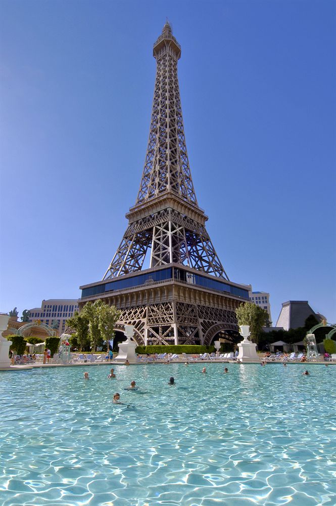 paris_las_vegas_pool