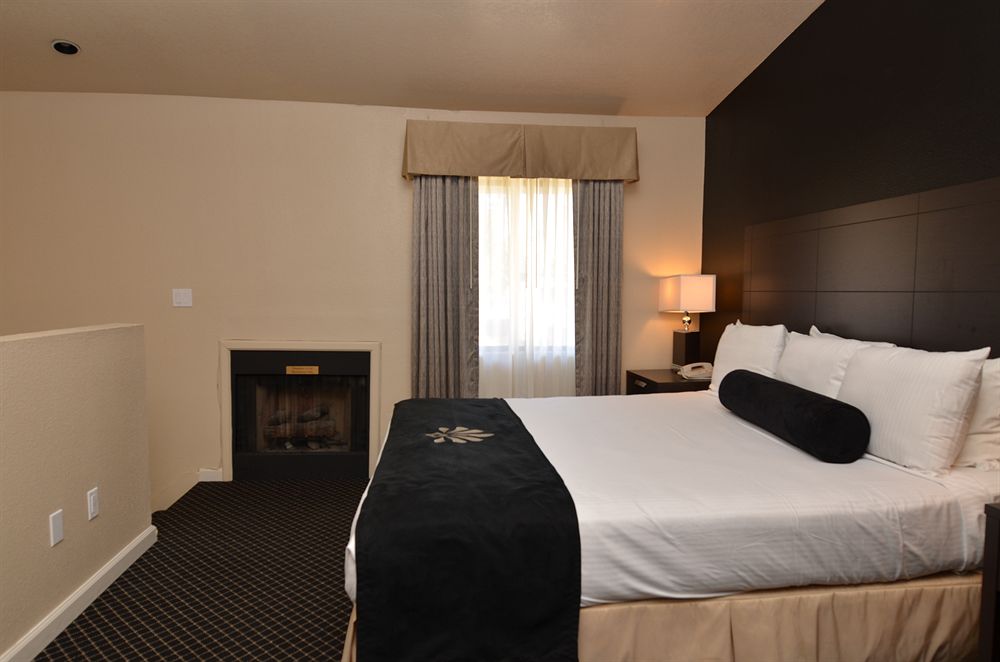 alexis_park_all_suite_las_vegas_room