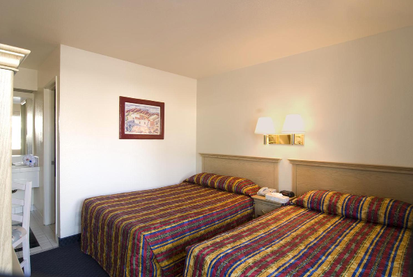 americas_best_value_inn_double_bed_suite