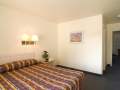 americas_best_value_inn_queen_bed_suite