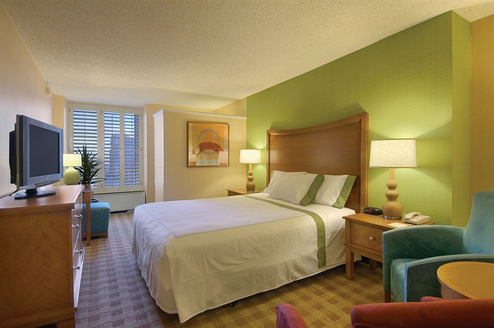 california_hotel_room