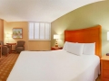 california_hotel_room2