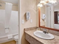 days_inn_las_vegas_bathroom