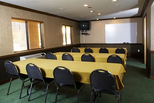 emerald_suites_south_conference_room