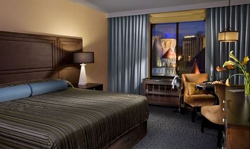 excalibur_las_vegas_room