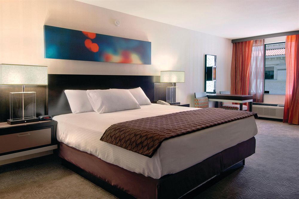 gold_coast_las_vegas_room2