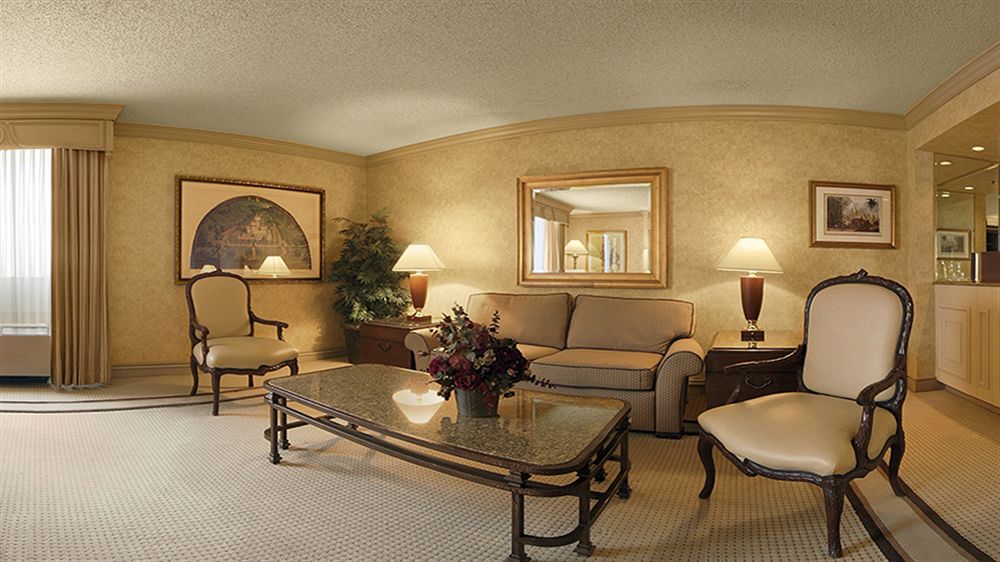 golden_nugget_las_vegas_living_room