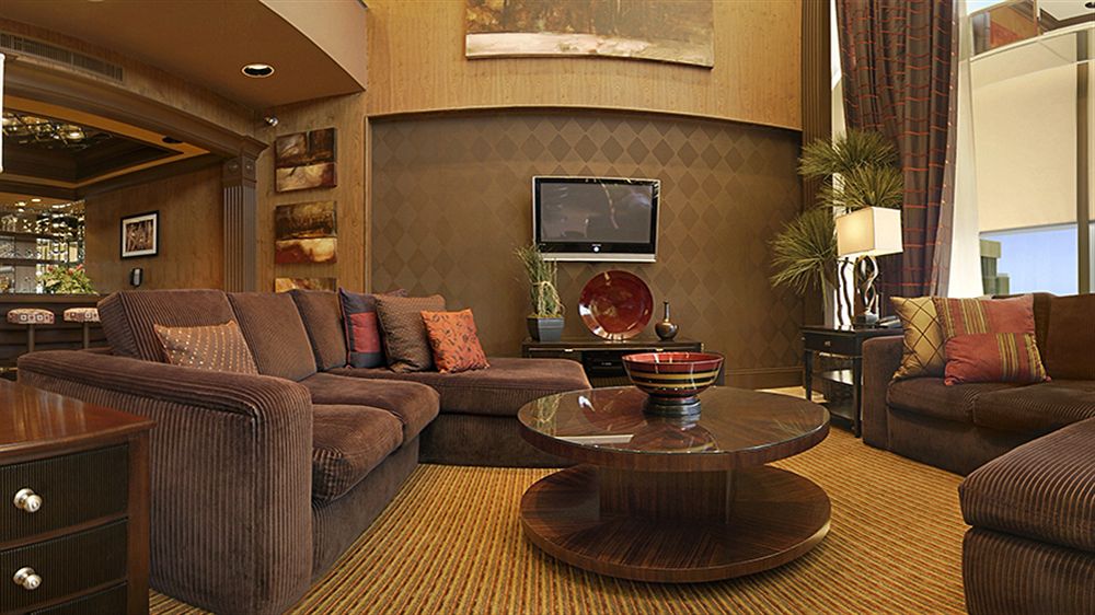 golden_nugget_las_vegas_living_room2