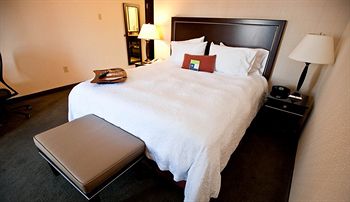 hampton_inn_las_vegas_south_room