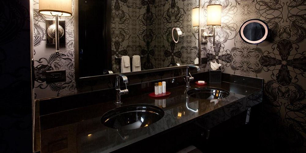 hard_rock_hotel_las_vegas_bathroom