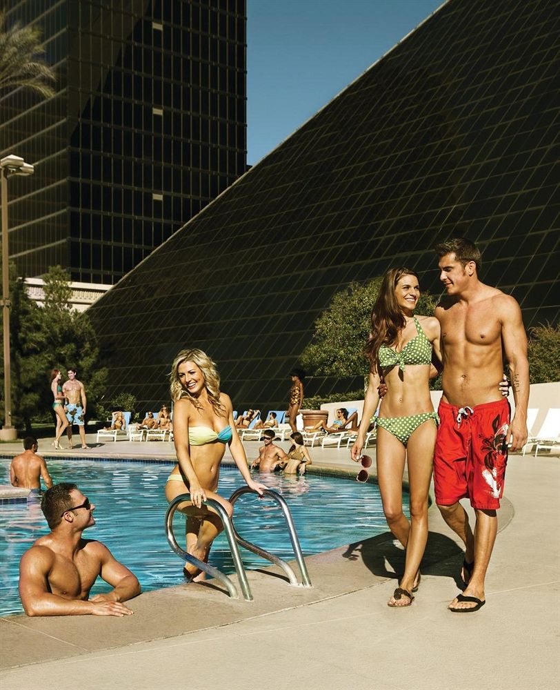 luxor_las_vegas_pool