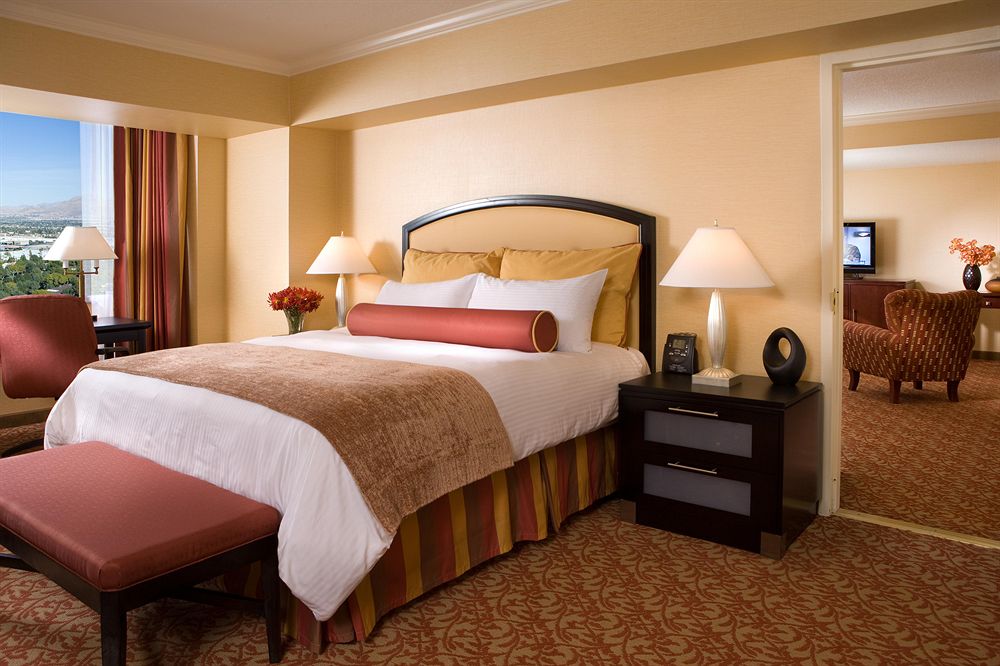 lvh_las_vegas_hotel_room