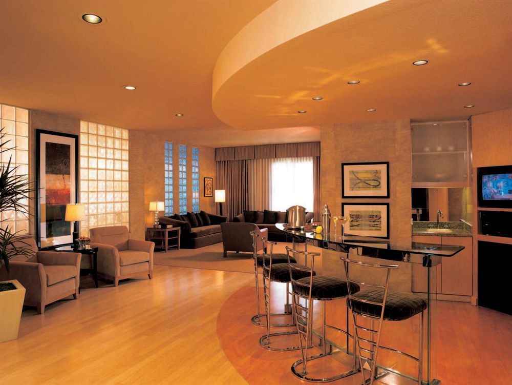 new_york_las_vegas_living_room