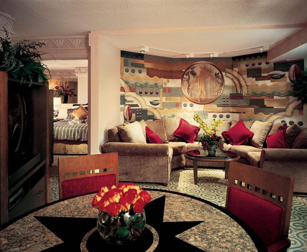 new_york_las_vegas_living_room2