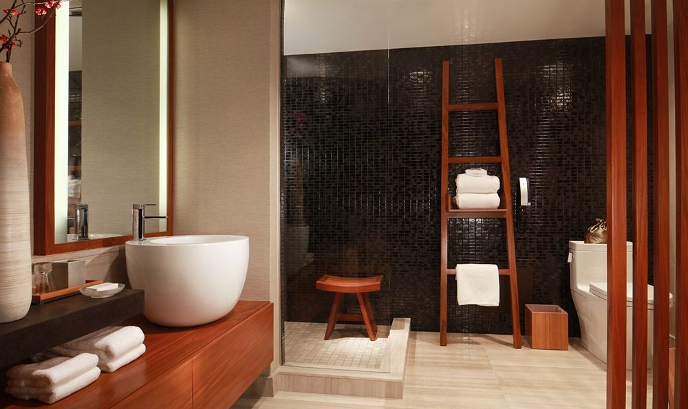 nobu_hotel_las_vegas_bathroom