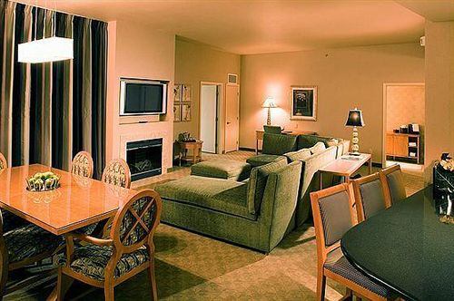 platinum_hotel_las_vegas_living_room