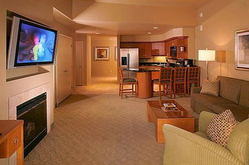 platinum_hotel_las_vegas_living_room2