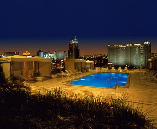 polo_towers_suites_las_vegas_pool