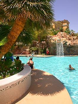 rio_hotel_las_vegas_pool