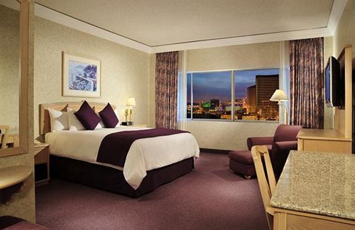 riviera_las_vegas_room3